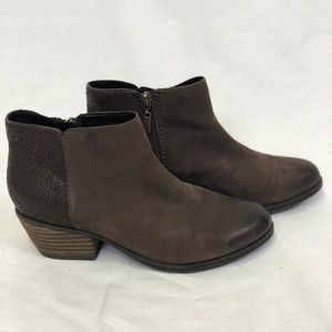 Clarks Brown Leather Ankle Boots, Size 7, VGC